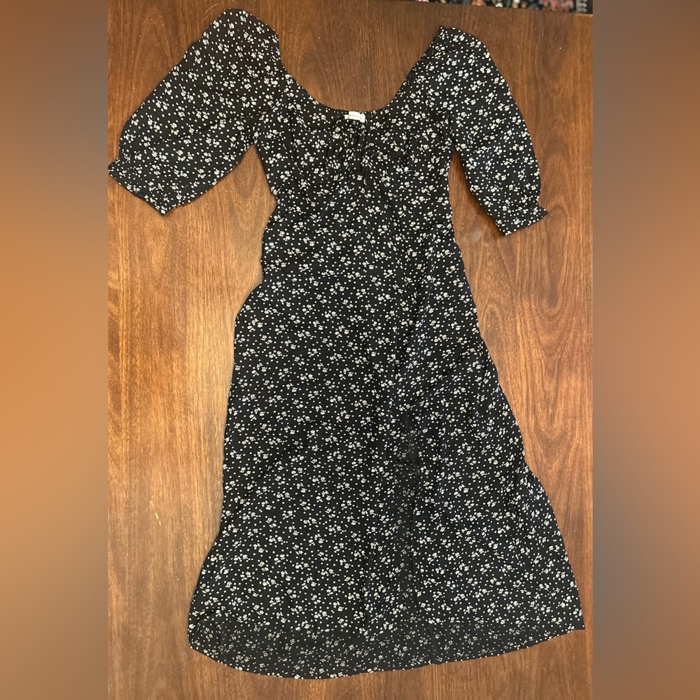 Hollister Black Floral Puff-Sleeve Midi Dress